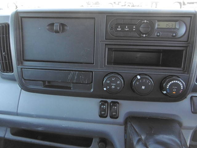 三菱ふそうキャンターダブルキャブ（Wキャブ）小型（2t・3t）[写真08]