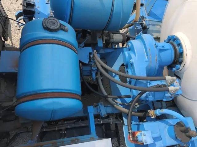 三菱ふそうスーパーグレートミキサー車（コンクリートミキサー）大型（10t）[写真29]