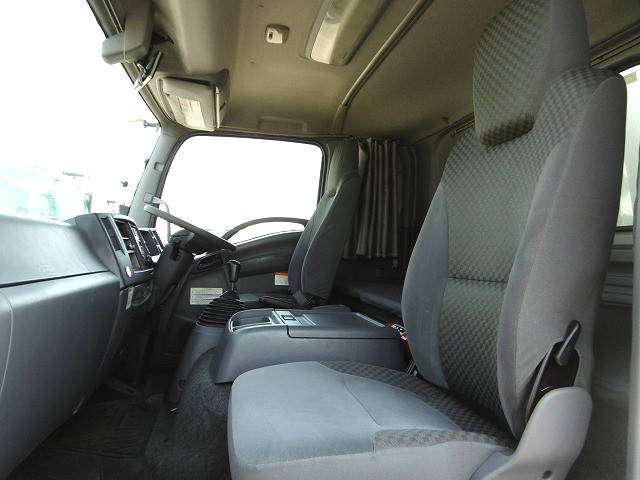 いすゞフォワード冷凍車（冷蔵車）中型（4t）[写真13]