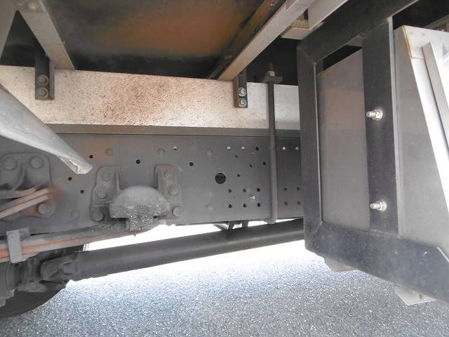 いすゞフォワード冷凍車（冷蔵車）中型（4t）[写真20]