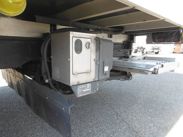 いすゞフォワード冷凍車（冷蔵車）中型（4t）[写真24]