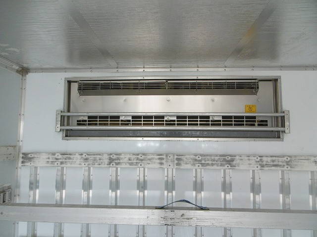 いすゞフォワード冷凍車（冷蔵車）中型（4t）[写真04]