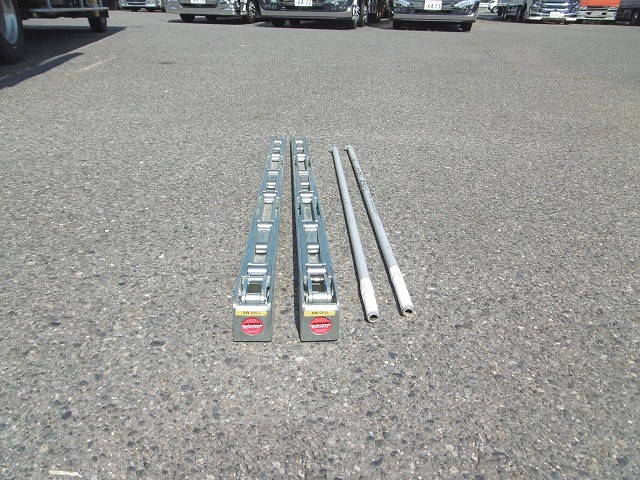 いすゞフォワード冷凍車（冷蔵車）中型（4t）[写真06]