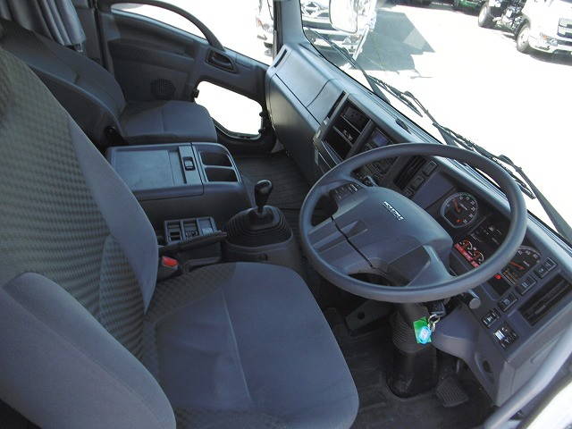 いすゞフォワード冷凍車（冷蔵車）中型（4t）[写真08]