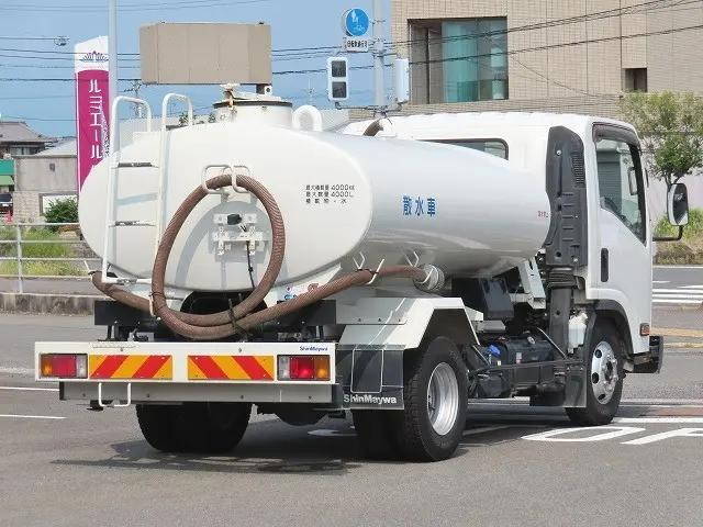 いすゞエルフ散水車小型（2t・3t）[写真02]