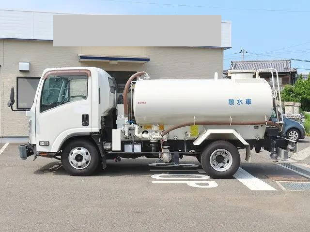 いすゞエルフ散水車小型（2t・3t）[写真03]