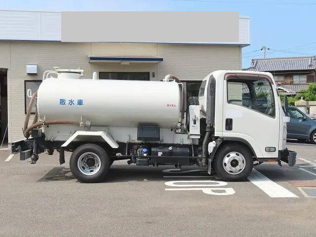 いすゞエルフ散水車小型（2t・3t）[写真04]