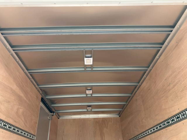 三菱ふそうキャンターアルミバン小型（2t・3t）[写真05]