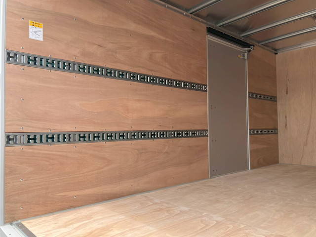 三菱ふそうキャンターアルミバン小型（2t・3t）[写真07]