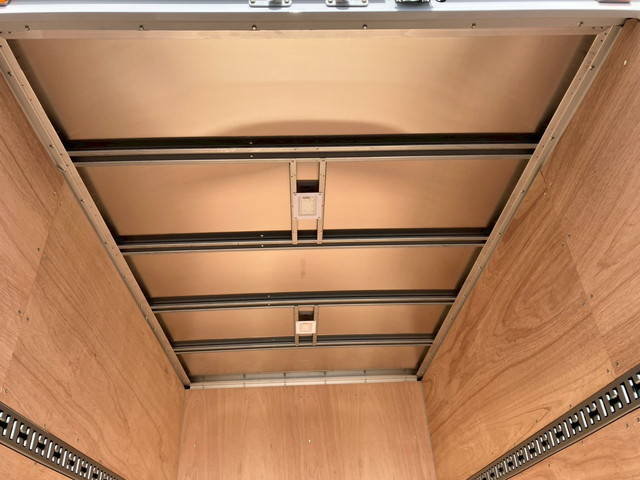 三菱ふそうキャンターアルミバン小型（2t・3t）[写真15]