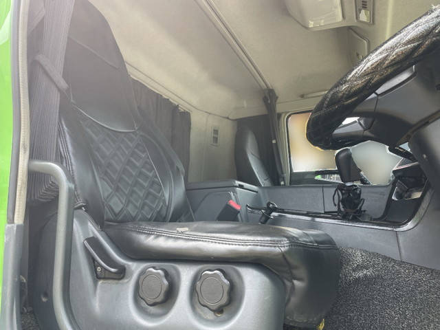 三菱ふそうスーパーグレートトレーラーヘッド（トラクターヘッド）大型（10t）[写真32]