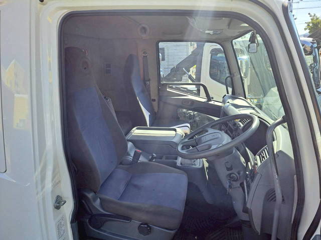 三菱ふそうファイターセルフクレーン4段増トン（6t・8t）[写真36]