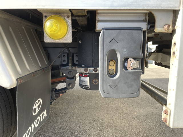 トヨタトヨエースパネルバン小型（2t・3t）[写真09]