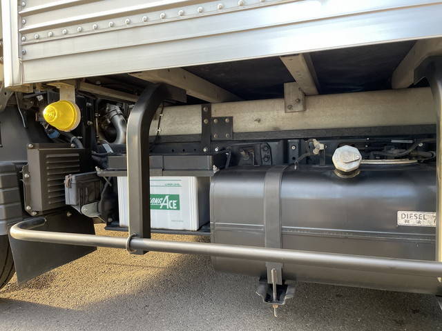 三菱ふそうキャンターアルミバン小型（2t・3t）[写真13]