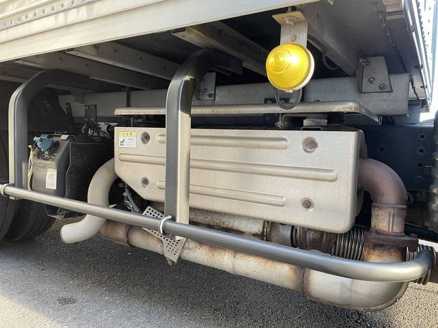 三菱ふそうキャンターアルミバン小型（2t・3t）[写真16]