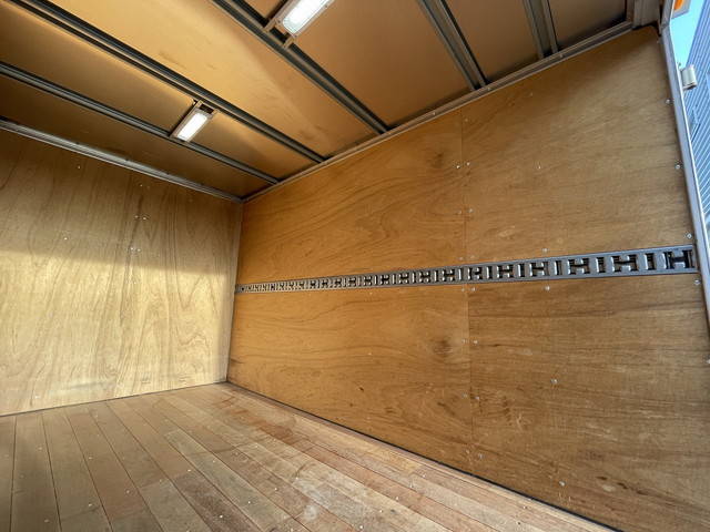 三菱ふそうキャンターアルミバン小型（2t・3t）[写真06]