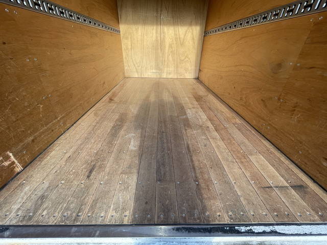 三菱ふそうキャンターアルミバン小型（2t・3t）[写真07]