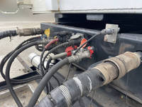 UDトラックスクオントレーラーヘッド（トラクターヘッド）大型（10t）[写真11]