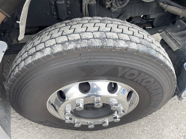 UDトラックスクオントレーラーヘッド（トラクターヘッド）大型（10t）[写真14]