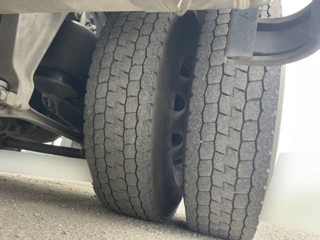 UDトラックスクオントレーラーヘッド（トラクターヘッド）大型（10t）[写真15]