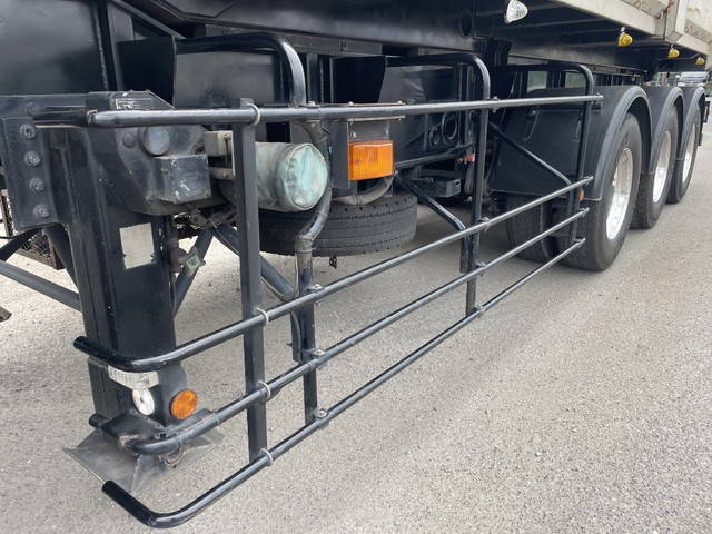 UDトラックスクオントレーラーヘッド（トラクターヘッド）大型（10t）[写真22]