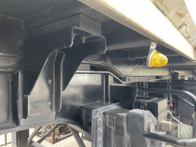 UDトラックスクオントレーラーヘッド（トラクターヘッド）大型（10t）[写真23]