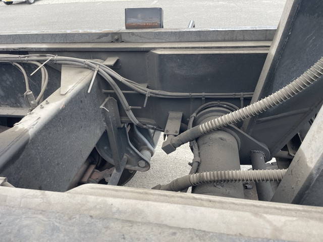 UDトラックスクオントレーラーヘッド（トラクターヘッド）大型（10t）[写真24]