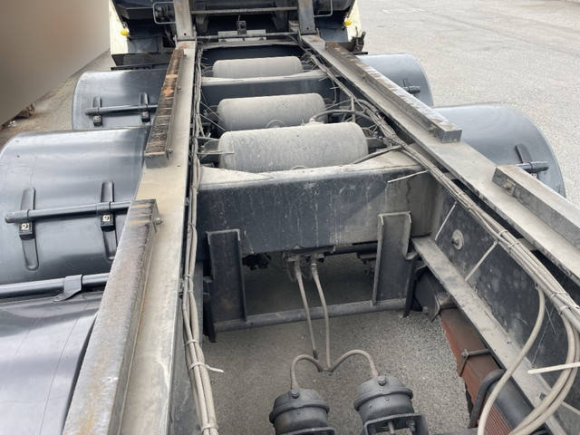 UDトラックスクオントレーラーヘッド（トラクターヘッド）大型（10t）[写真25]