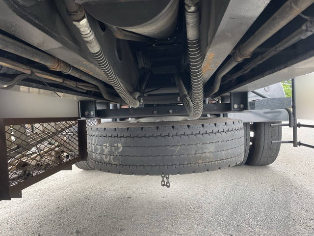 UDトラックスクオントレーラーヘッド（トラクターヘッド）大型（10t）[写真26]