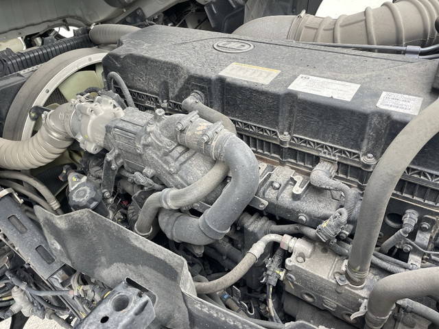 UDトラックスクオントレーラーヘッド（トラクターヘッド）大型（10t）[写真28]