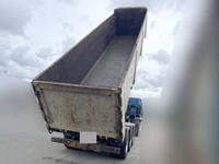 UDトラックスクオントレーラーヘッド（トラクターヘッド）大型（10t）[写真02]