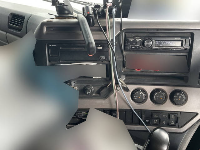 UDトラックスクオントレーラーヘッド（トラクターヘッド）大型（10t）[写真35]