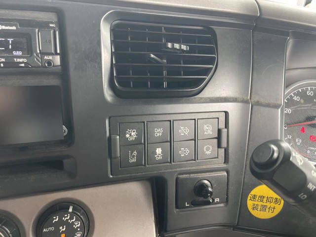 UDトラックスクオントレーラーヘッド（トラクターヘッド）大型（10t）[写真36]