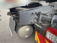 UDトラックスクオントレーラーヘッド（トラクターヘッド）大型（10t）[写真09]