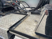 UDトラックスクオントレーラーヘッド（トラクターヘッド）大型（10t）[写真10]