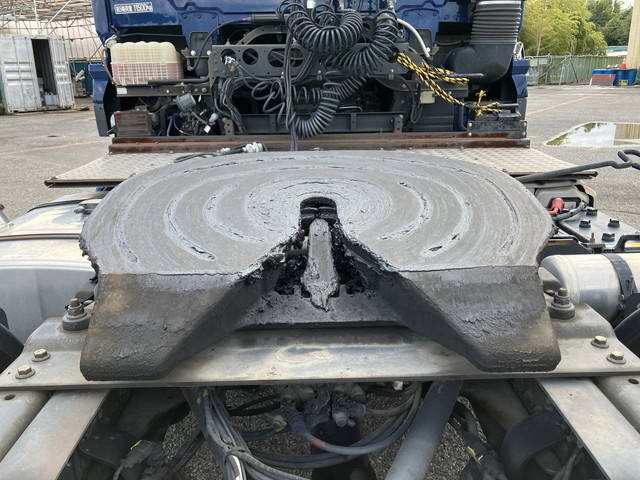 UDトラックスクオントレーラーヘッド（トラクターヘッド）大型（10t）[写真10]