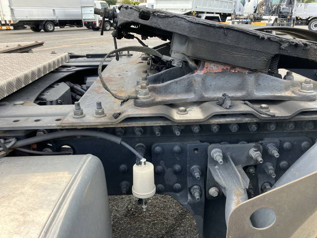 UDトラックスクオントレーラーヘッド（トラクターヘッド）大型（10t）[写真11]