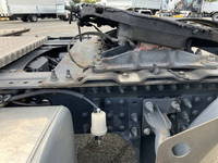 UDトラックスクオントレーラーヘッド（トラクターヘッド）大型（10t）[写真12]