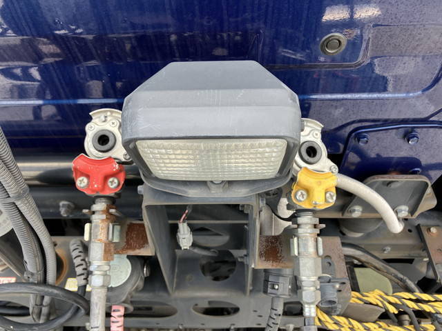 UDトラックスクオントレーラーヘッド（トラクターヘッド）大型（10t）[写真13]