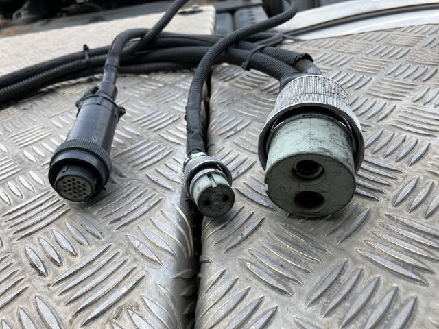 UDトラックスクオントレーラーヘッド（トラクターヘッド）大型（10t）[写真14]