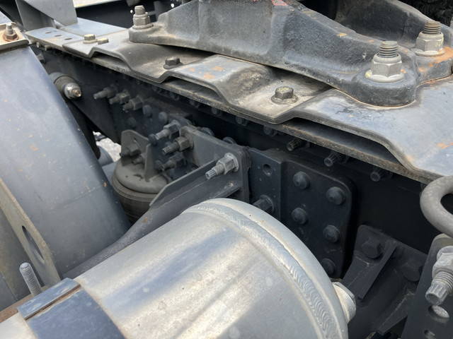 UDトラックスクオントレーラーヘッド（トラクターヘッド）大型（10t）[写真18]