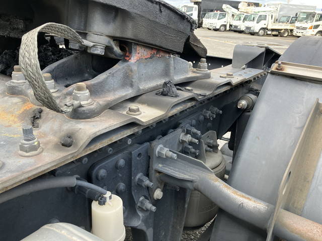 UDトラックスクオントレーラーヘッド（トラクターヘッド）大型（10t）[写真19]