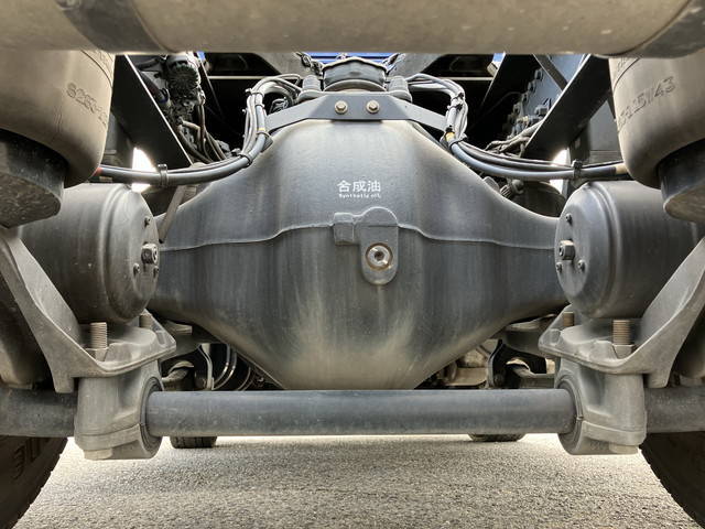 UDトラックスクオントレーラーヘッド（トラクターヘッド）大型（10t）[写真23]