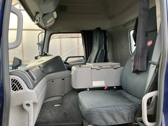 UDトラックスクオントレーラーヘッド（トラクターヘッド）大型（10t）[写真26]