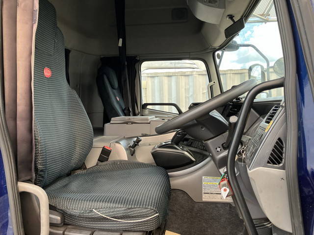 UDトラックスクオントレーラーヘッド（トラクターヘッド）大型（10t）[写真27]