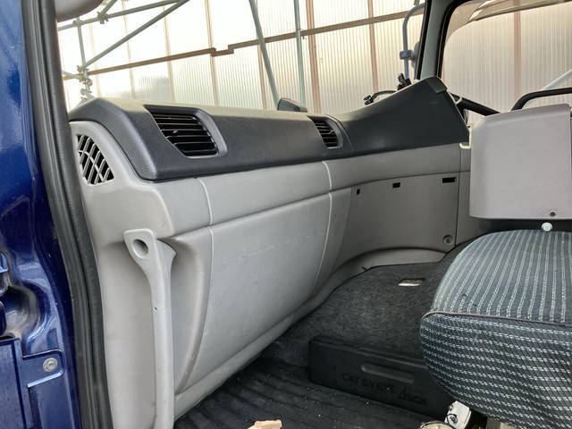 UDトラックスクオントレーラーヘッド（トラクターヘッド）大型（10t）[写真28]