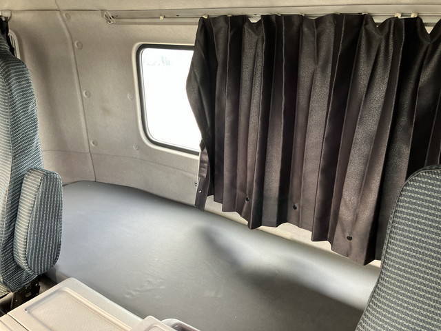 UDトラックスクオントレーラーヘッド（トラクターヘッド）大型（10t）[写真30]