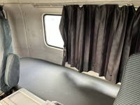 UDトラックスクオントレーラーヘッド（トラクターヘッド）大型（10t）[写真31]