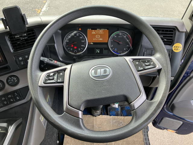 UDトラックスクオントレーラーヘッド（トラクターヘッド）大型（10t）[写真34]