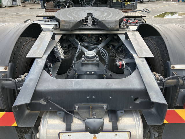 UDトラックスクオントレーラーヘッド（トラクターヘッド）大型（10t）[写真09]